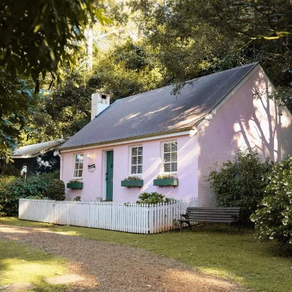 The Romantic Pink English Cottage at Tamborine Mountain, hotel v destinaci Mount Tamborine