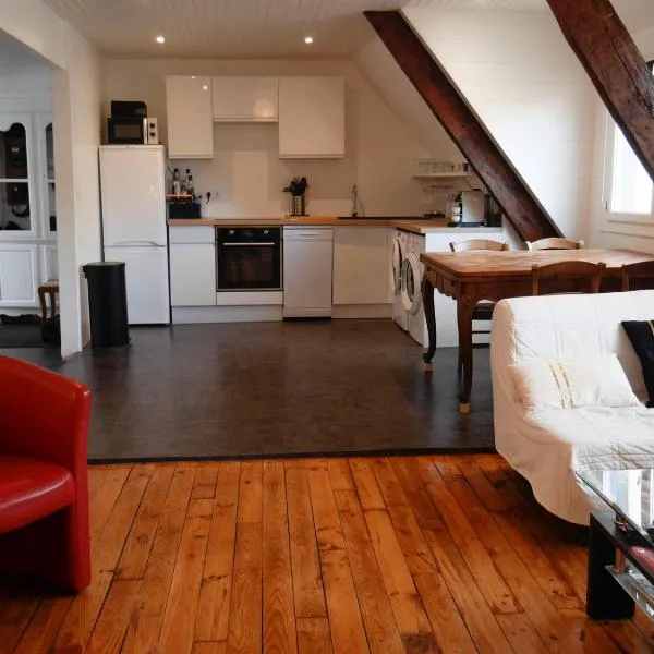Appartement rénové au centre du Palais, proche plage et commodités - FR-1-418-226, hotel v destinaci Le Palais