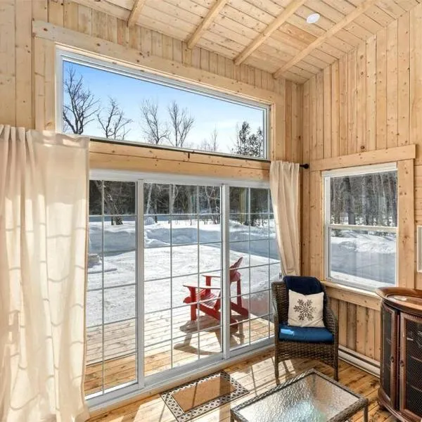 Cozy Cabin for Intimate Wilderness Escape, hôtel à Petit-Rocher