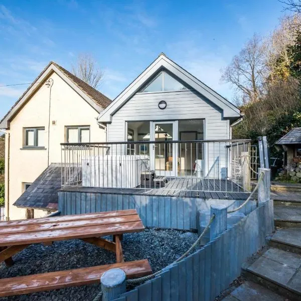 Rock Cottage - 3 Bedroom Holiday Home - Fishguard, hotel in Fishguard