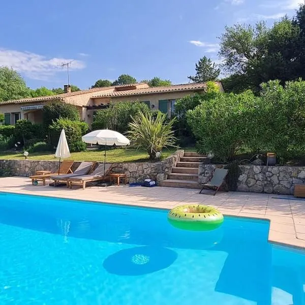 Casa Ismaia Studio avec piscine au calme, hotel di Montauroux