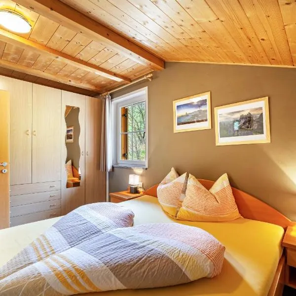 Lingerhof Alpenrose, hotel in Meltina