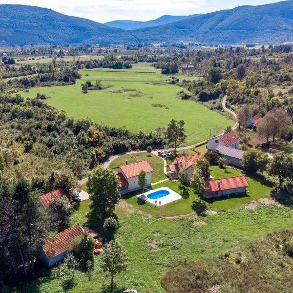 Casa Verde and Casa Blue, hotelli kohteessa Janja Gora