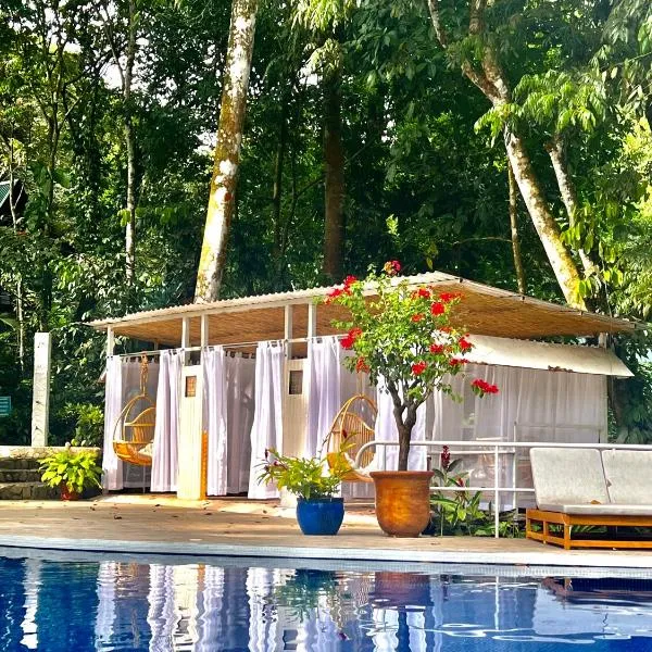 ECOTICA Boutique Hotel, khách sạn ở Puerto Quepos