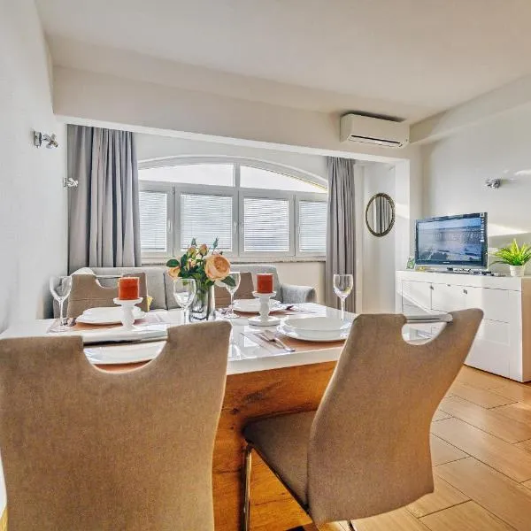 Comfort apartments in peaceful area Zadar - with garden, hotel in Zadar