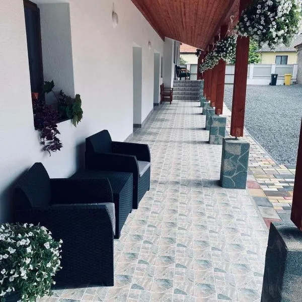 Sátor-Hegy Vendégház – hotel w mieście Abaújszántó
