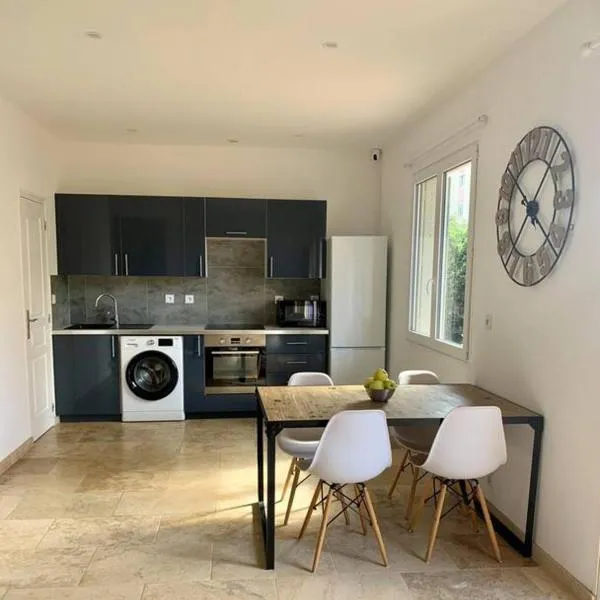 Appartement à 200m des plages., hotell sihtkohas Fréjus