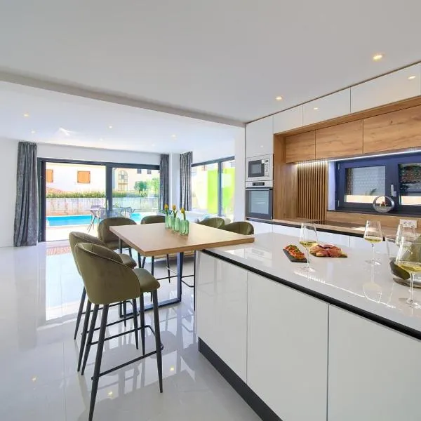 Apartment Rosa, hotel in Malinska