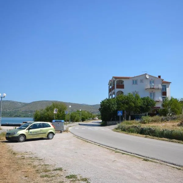 Apartments Zlatko, отель в городе Jadrtovac