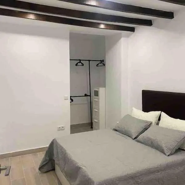 Planta baja moderna y nueva a estrenar en el centro ciudad 2 habitaciones y 2 baños, hotell i Elche