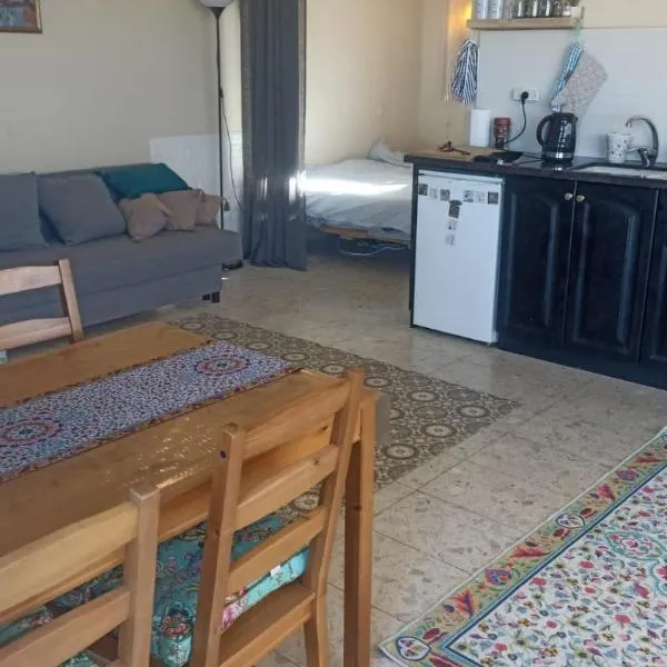 חלון למדבר, hotel v destinaci Arad