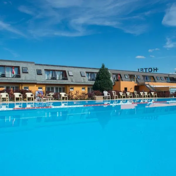 Hotel Lacotel、アヴァンシュのホテル