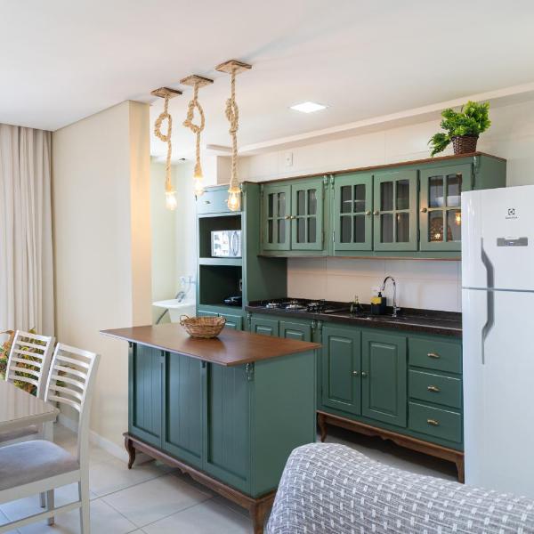 Aptos em Bal Piçarras a150m da PRAIA, dois quartos, sala de estar, COZINHA COMPLETA, SACADA com CHURRASQUEIRA, WI-FI, PISCINA, PORTARIA 24h, PLAYGROUND e QUADRA DE ESPORTES - Foto 4