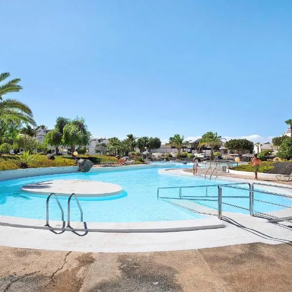 Isla and Ocean with pool and wifi, hotel v destinaci Costa Teguise