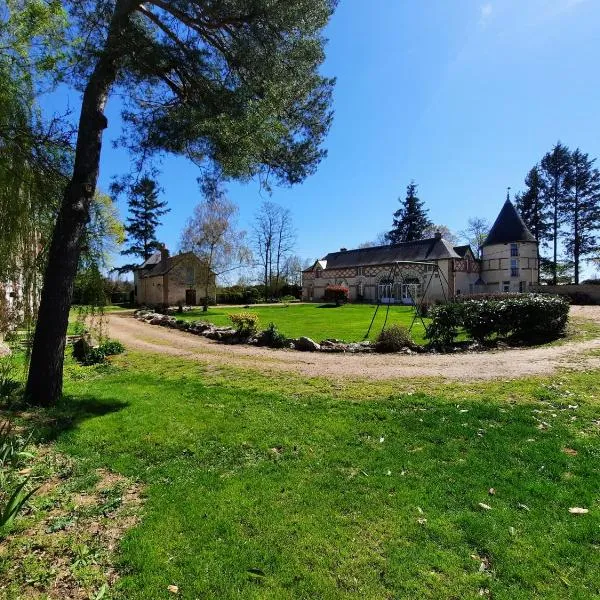 La Chauvellière, un écrin de verdure dans un cadre historique, hotel in Louestault