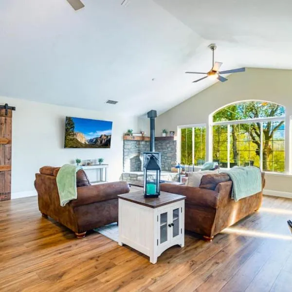 Mystic Mountain Villa, 14 miles from Yosemite, hotel in Oakhurst