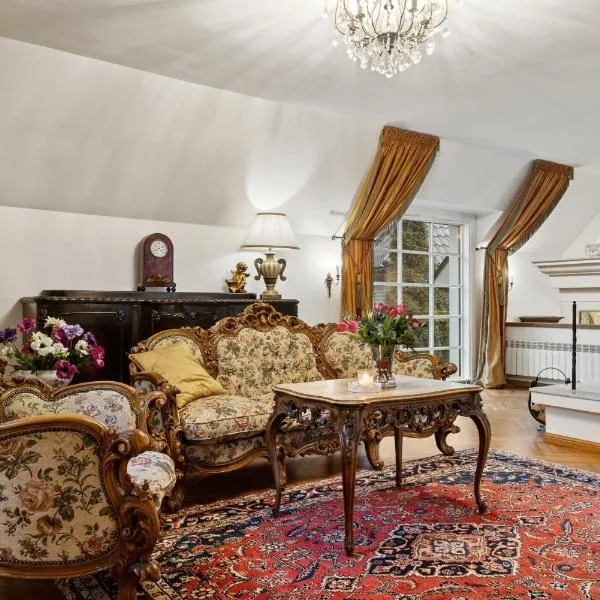 Villa Muusa with a cozy sauna, swimming pool and large beautiful garden, hotel v Tallinnu