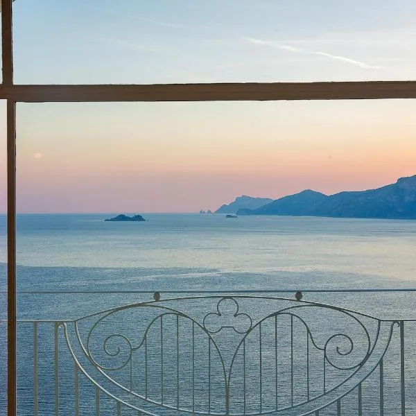 Tramonto d'Oro – hotel w mieście Praiano