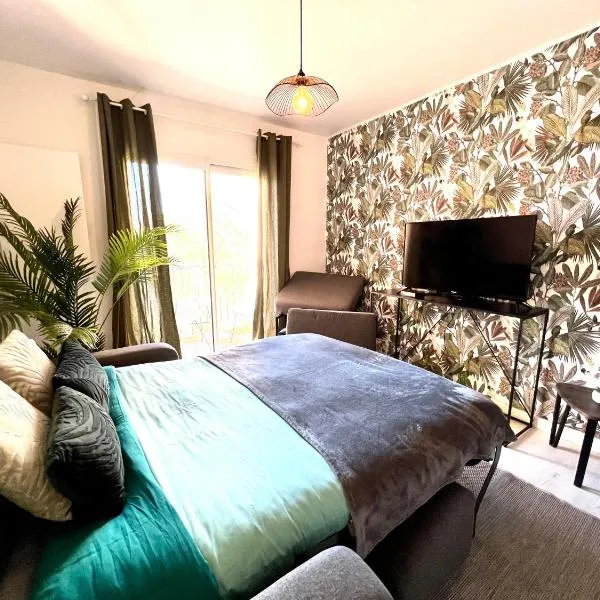 LE PRADO - Spacieux studio tout confort sur les hauteurs de Grasse, hotel in Grasse