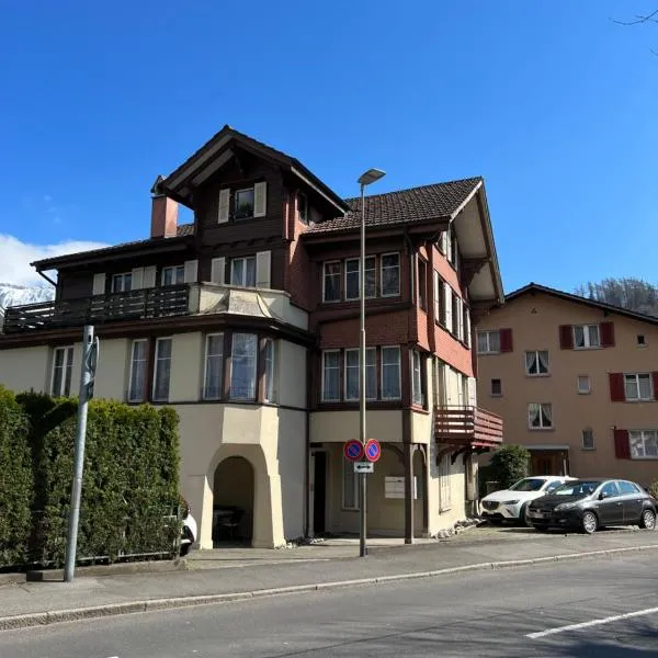 Apartment CARMEN, hotelli Interlakenissa