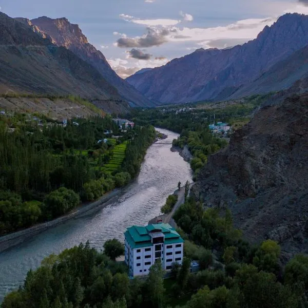 Hotel Chhutuk Heights: Shergol şehrinde bir otel