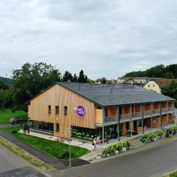 GästeHAUS & HOFladen Familie Öllerer, hotel in Atzenbrugg