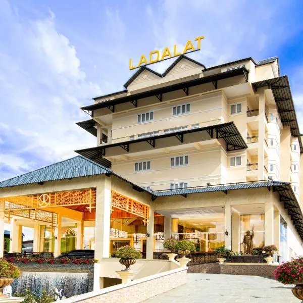 LADALAT Hotel, hótel í Da Lat