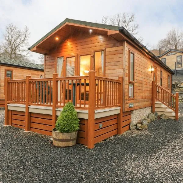 8 Woodlands, Hotel in Ulverston