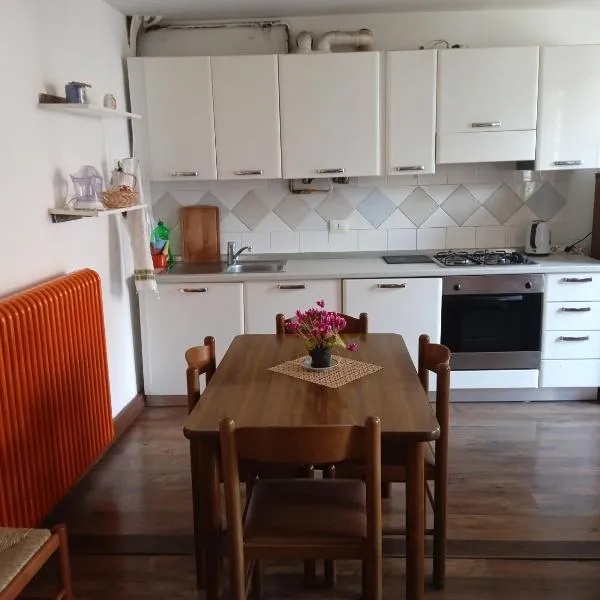Appartamento Primo Sole, hotel v destinaci Primaluna