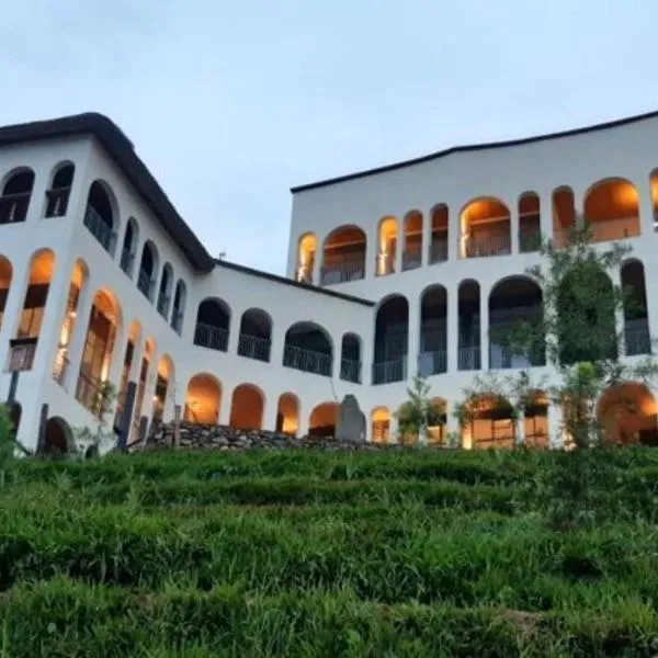 Kingfisher by the Green Resort, hotel di Karagari