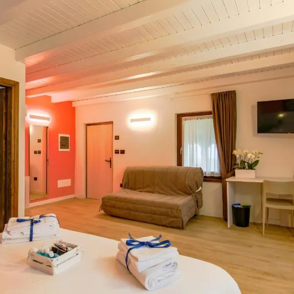 Appartamento immerso nella natura con parcheggio - Ciclamino, hotel in Sòis