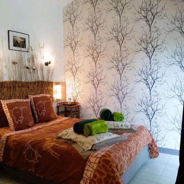 Chambre Indépendante Piscine, Parc, Cuisine... – hotel w mieście Brézilhac