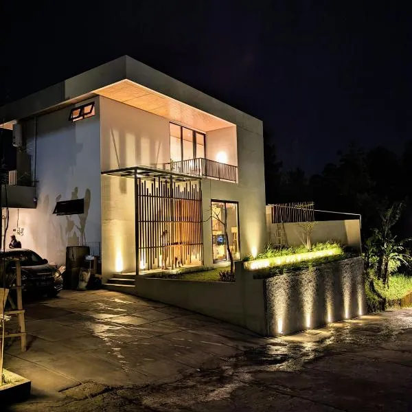 Cottonwood Exclusive Villa Sagarmatha @Puncak, hotel en Bogor
