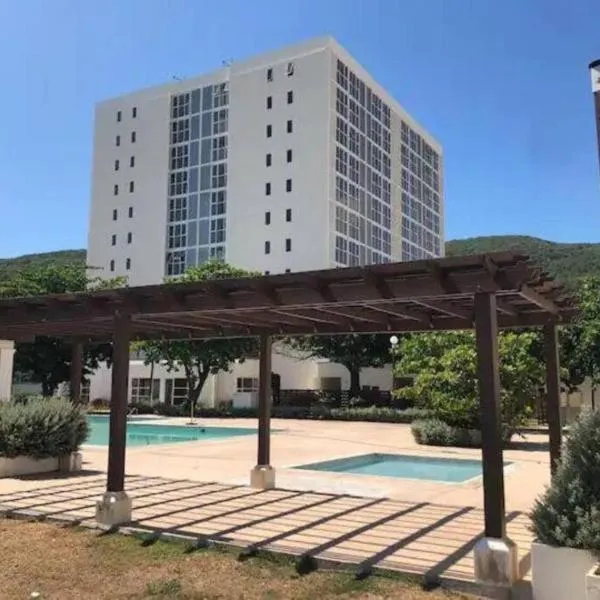Bay Front Apt 208, hotel v destinaci Portmore