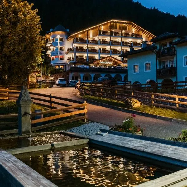Hotel Cesa Tyrol, hotel in Canazei