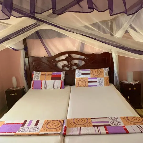ZURI Homestay WIFI & Ocean BREEZE !!, hotel in Mombasa