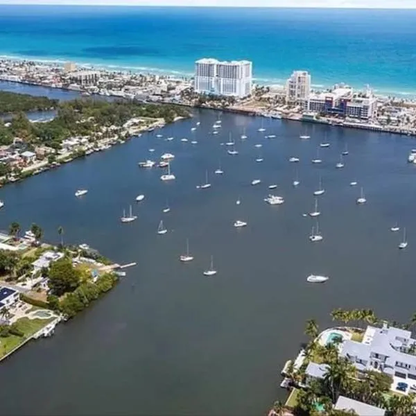 Hollywood Beach Exquisite 4-bed 3-bath Villa, hotel in Hollywood