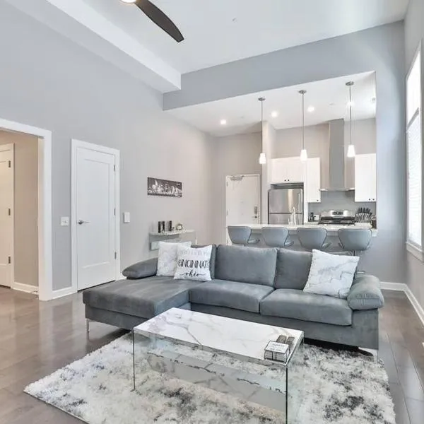 **NEW mOdernLUX best OTR condo *Park ONsite**, hotel in Cincinnati