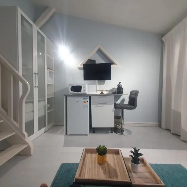 La petite chambre bleue, hotel in Amilly