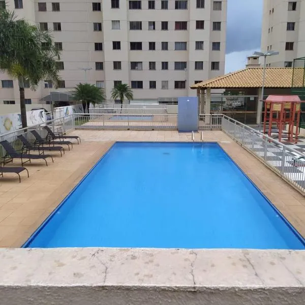 APARTAMENTO NA DIVISA DE BRASÍLIA AO LADO SHOPING SUL VALPARAÍSO GO., hotel in Gama