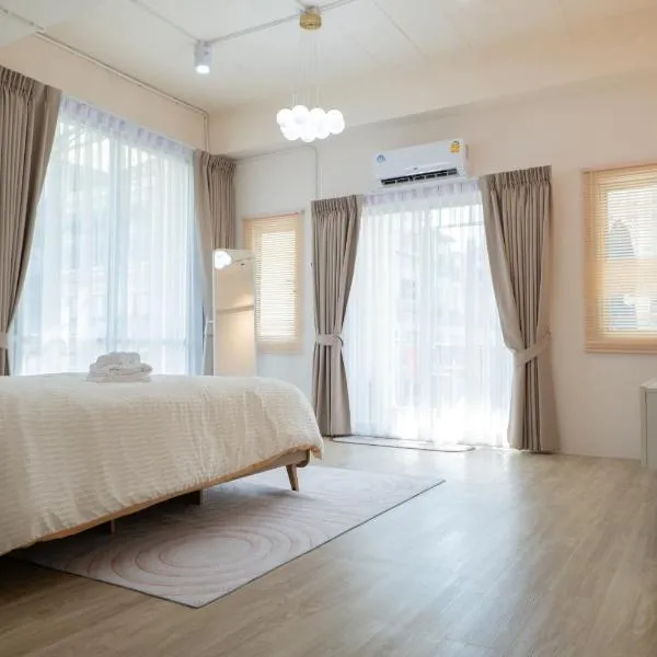 2BR minimal mu-ji style 130SQM ~, hotel in Makkasan