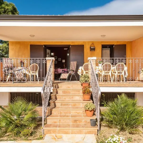 Villetta Bacio del Sole, hotel in Sìnnai