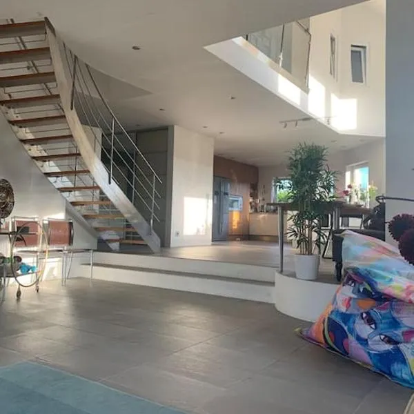 Modern stor villa nära havet och 10 min till city – hotel w Göteborgu