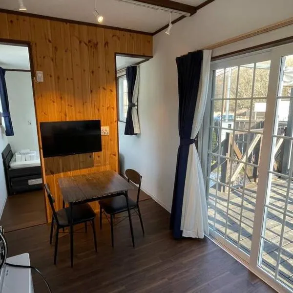 富士山下Trailer House-A, hotel in Narusawa