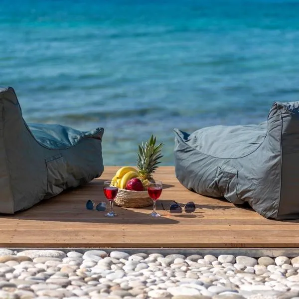 Junam Private Beachfront Cabins, hotel v destinaci Ayios Nikitas