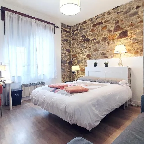 2-TUUL ETXEA, Habitación doble a 8 km de Bilbao, Baño compartido, hotel di Galdakao