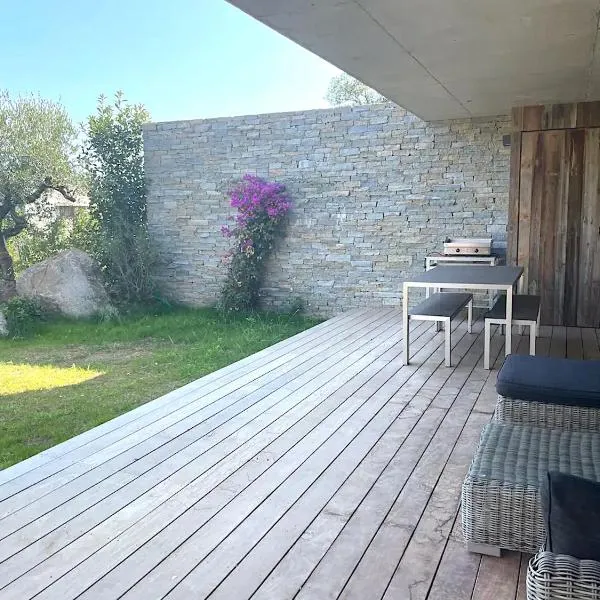 Appartements Les Lofts de Sainte-Lucie-de-Porto-Vecchio, hotel v destinaci Sainte-Lucie de Porto-Vecchio