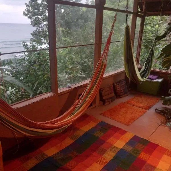 treehouse above the beach, hotel v destinaci Port Antonio