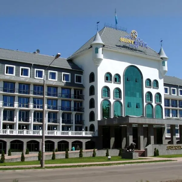 Shiny River Hotel, hotel di Ustʼ-Kamenogorsk