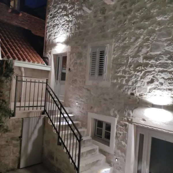 The center of Split, renovated stone house, Hotel in Split